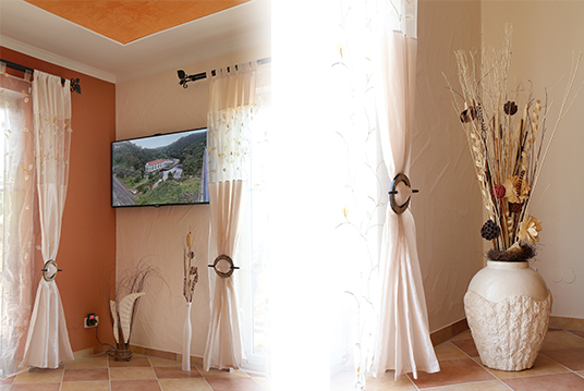 Bild Wohnzimmer 4 Ferienwohnung Eifel Mediterran Schalkenmehren